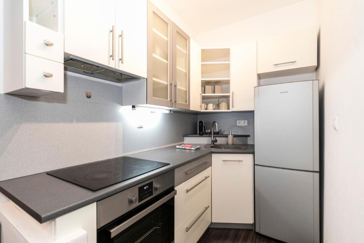 Alure Residences 3 & 24H Self Check-In, Parking In The Garage In The Apartment Building Included, New Building, Terrace, Green Location With A Forest Park With A Lake, Children'S Playground บันสกาบิสตรีตซา ภายนอก รูปภาพ