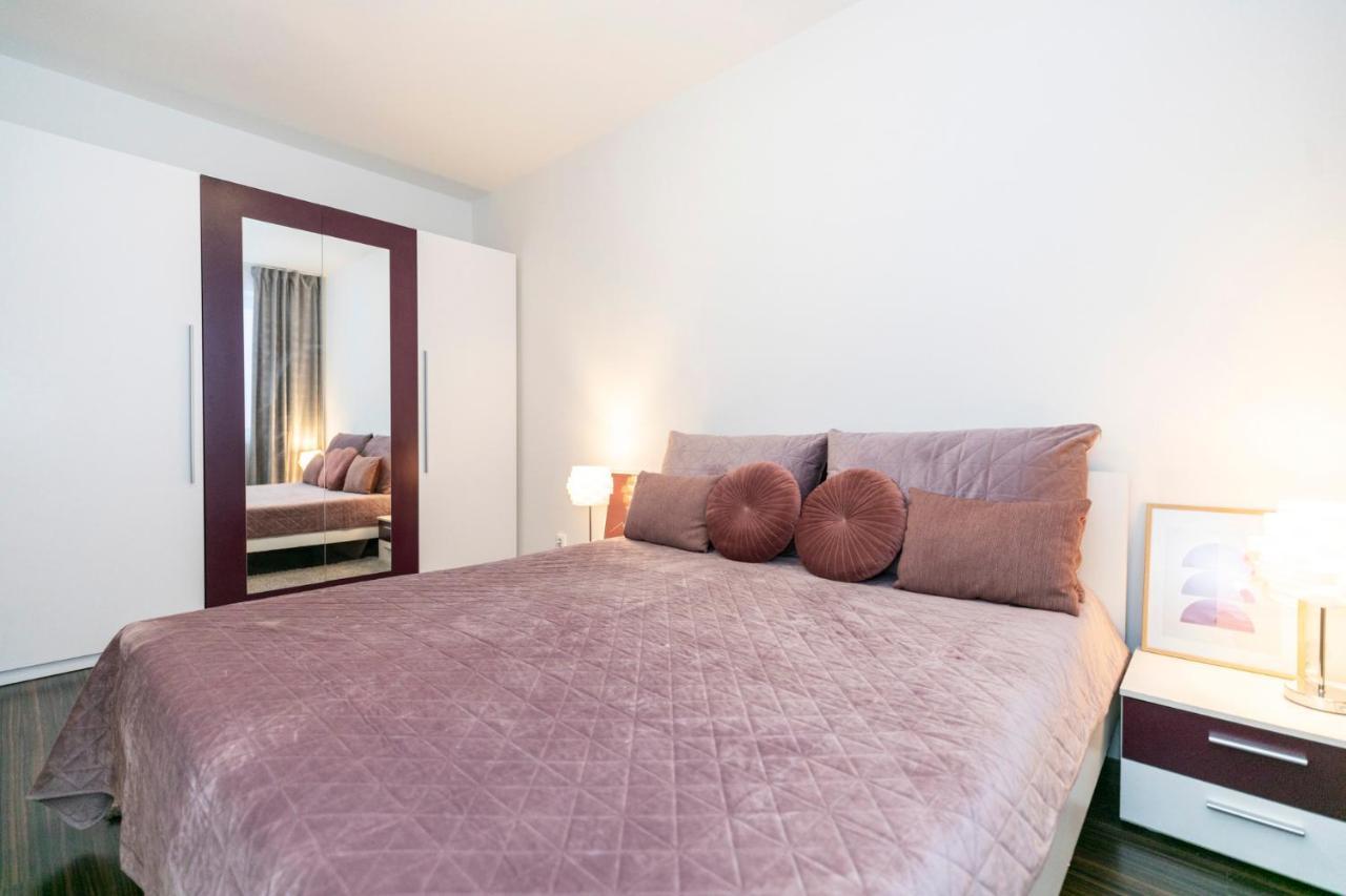 Alure Residences 3 & 24H Self Check-In, Parking In The Garage In The Apartment Building Included, New Building, Terrace, Green Location With A Forest Park With A Lake, Children'S Playground บันสกาบิสตรีตซา ภายนอก รูปภาพ