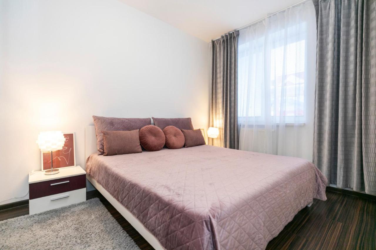 Alure Residences 3 & 24H Self Check-In, Parking In The Garage In The Apartment Building Included, New Building, Terrace, Green Location With A Forest Park With A Lake, Children'S Playground บันสกาบิสตรีตซา ภายนอก รูปภาพ