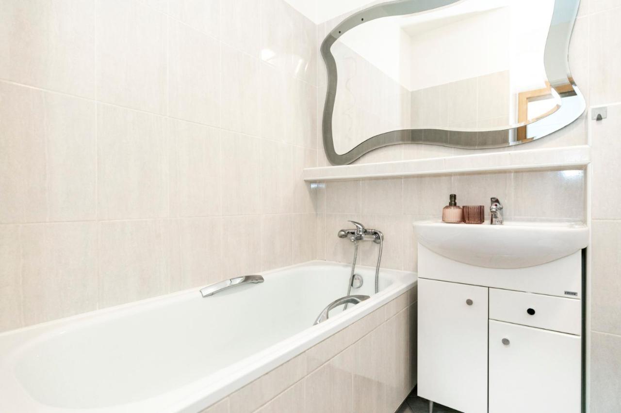 Alure Residences 3 & 24H Self Check-In, Parking In The Garage In The Apartment Building Included, New Building, Terrace, Green Location With A Forest Park With A Lake, Children'S Playground บันสกาบิสตรีตซา ภายนอก รูปภาพ